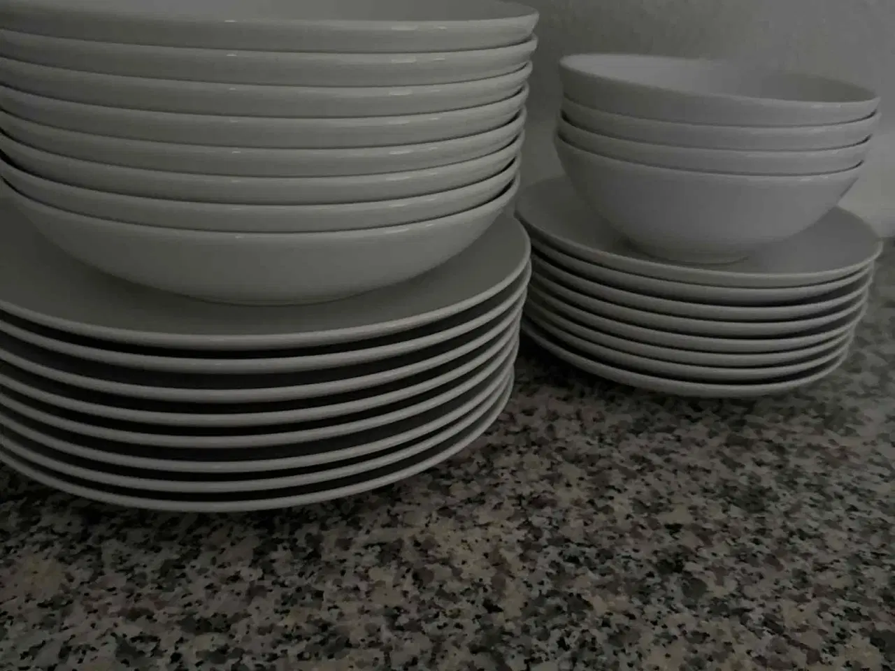 Billede 1 - Ikea service 24 dele + 4 skåle