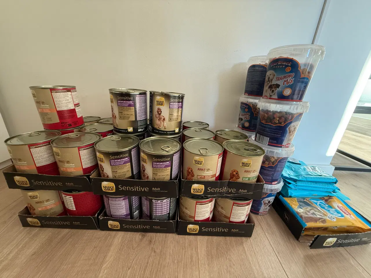 Billede 1 - Hundemad og snacks sælges 