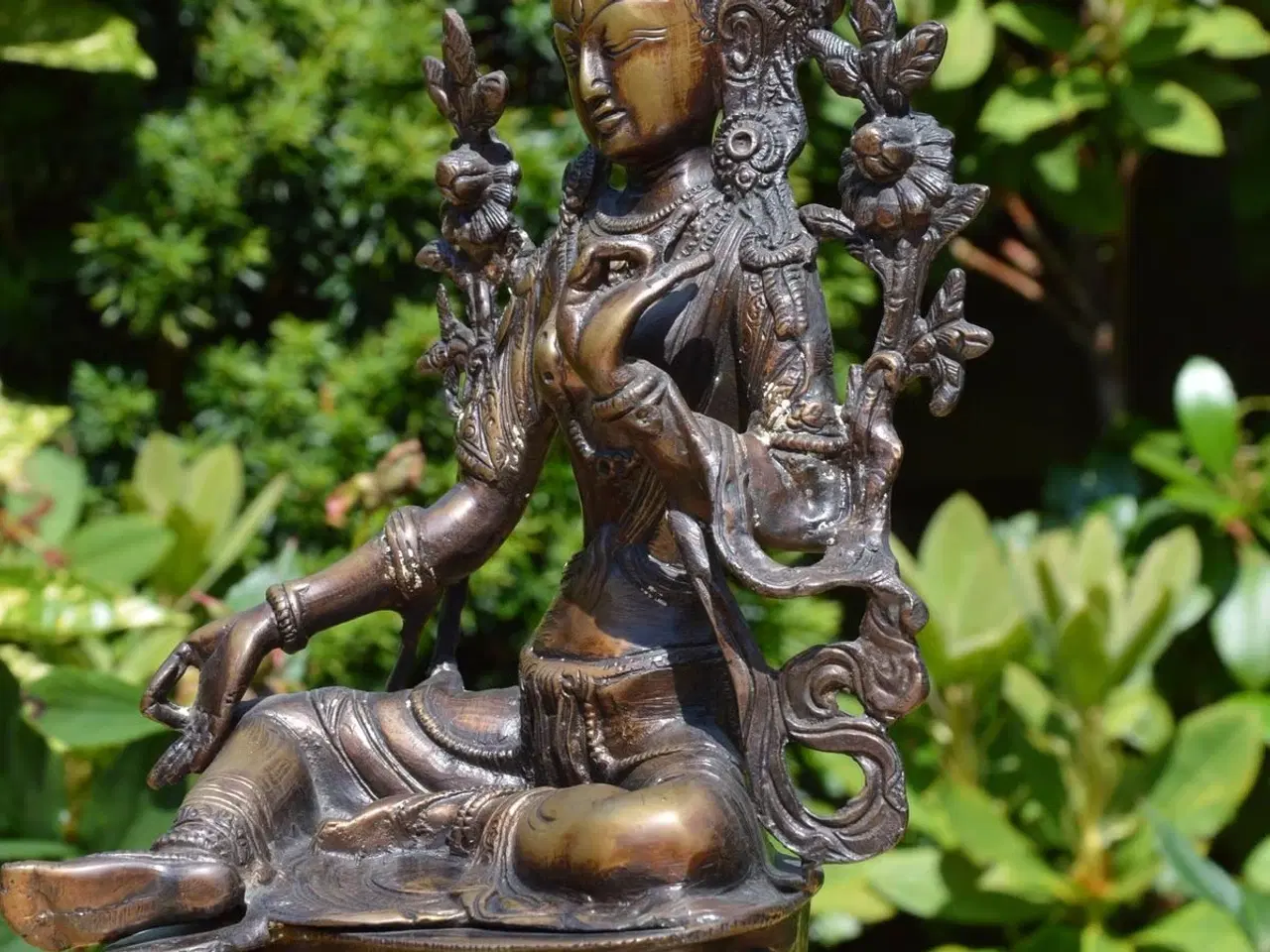 Billede 2 - Stor bronzestatue af Grøn Tara, 37 cm, Nepal