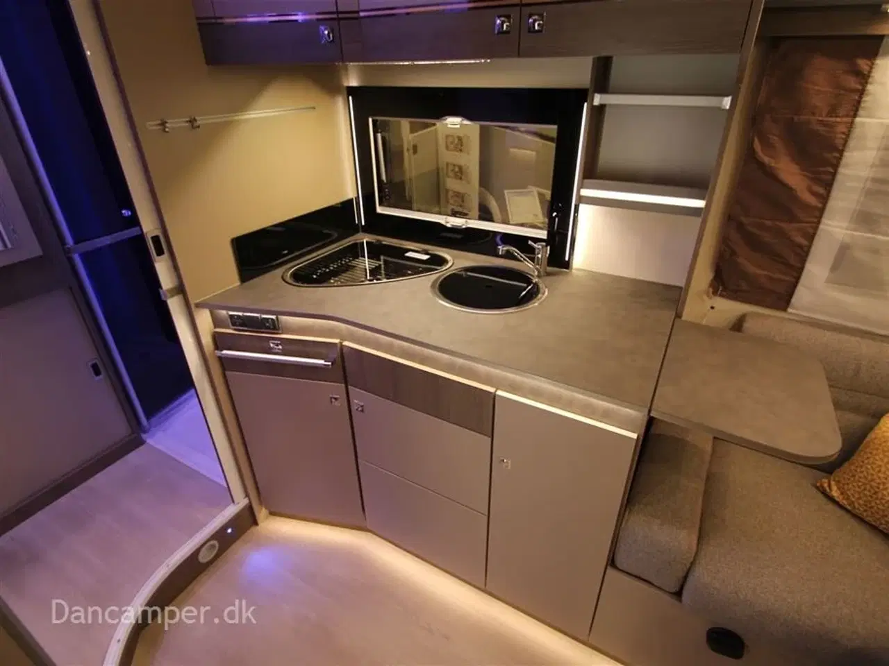 Billede 9 - 2020 - Chausson Titanium 640   Lounge siddegruppe , Dobbeltseng, Populær model , 170Hk, 6-trins automatgear, solcelle