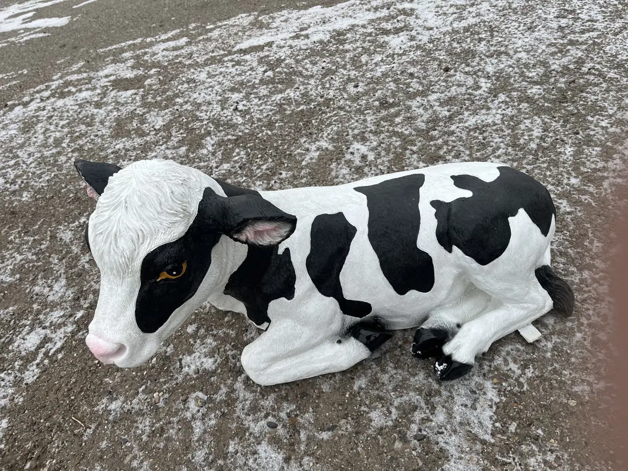 Billede 2 - Kalv i plast polyester 