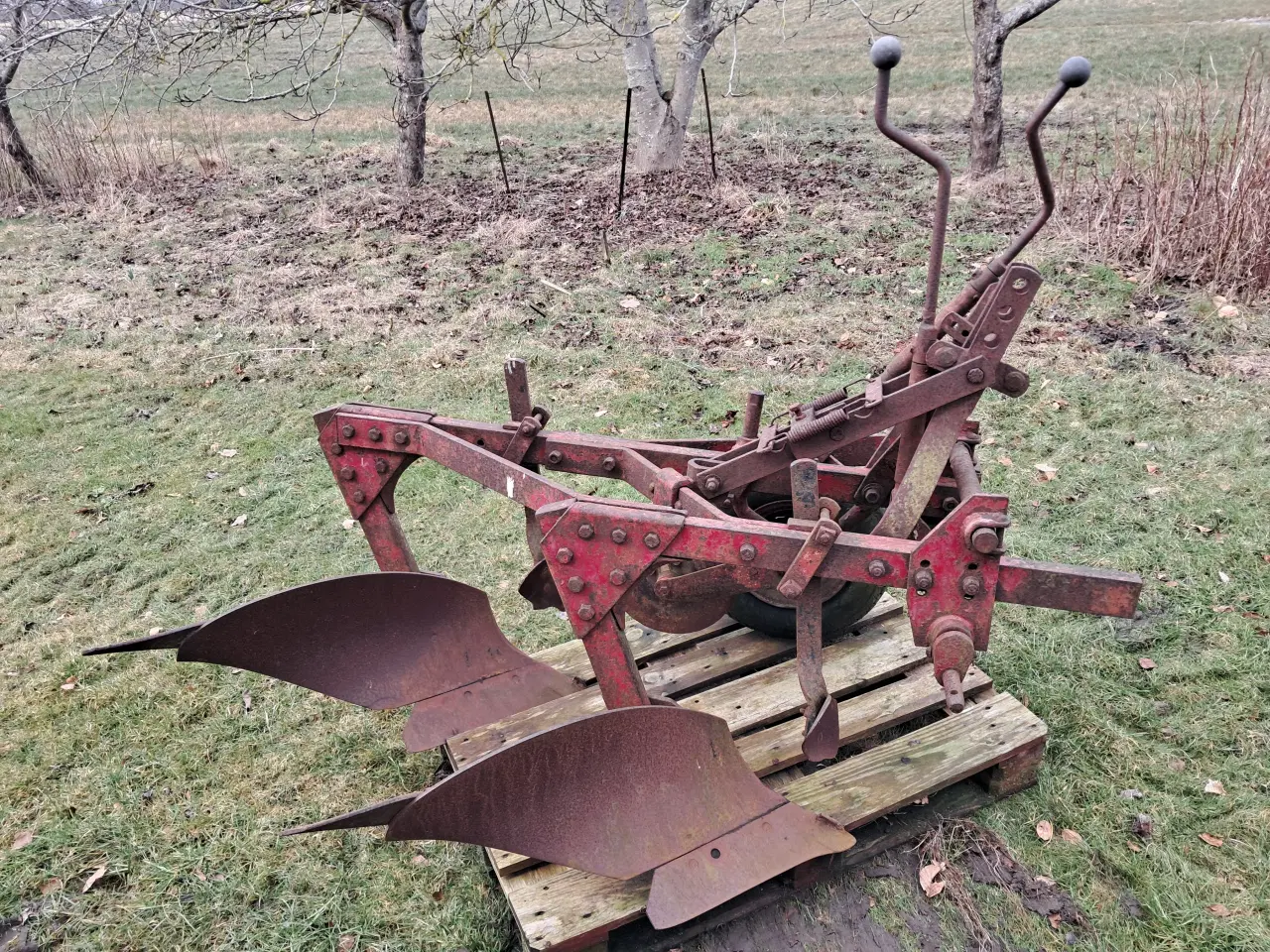 Billede 1 - Fraugde 12" to-furet plov