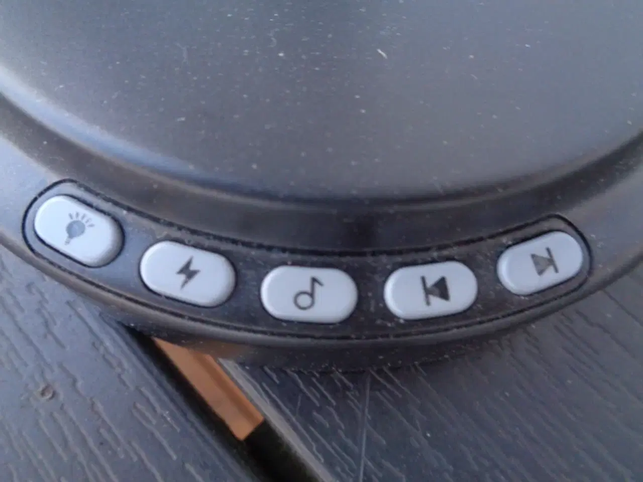 Billede 3 - Bordlampe med højtaler og oplader