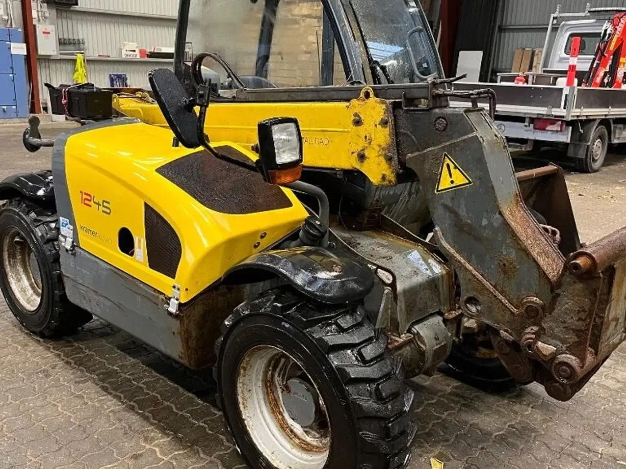 Billede 5 - Kramer 1245 Allrad  med 3-1 skovl, 2 stk. læsseskovl samt pallegafler.