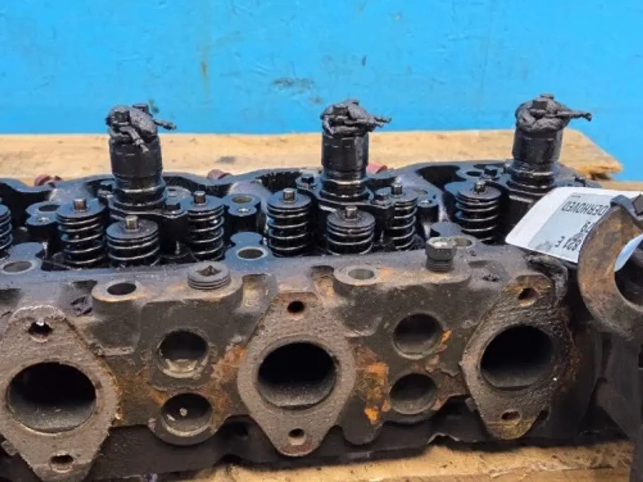 Billede 17 - Case 821E Cylinderhoved 2831279