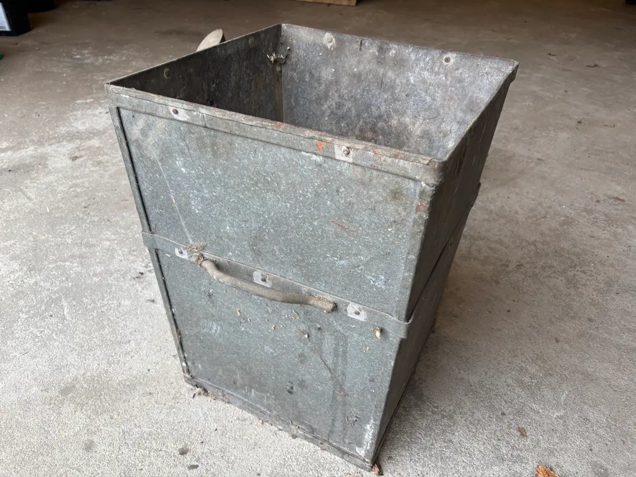 Billede 3 - Zink kasse og vandkande