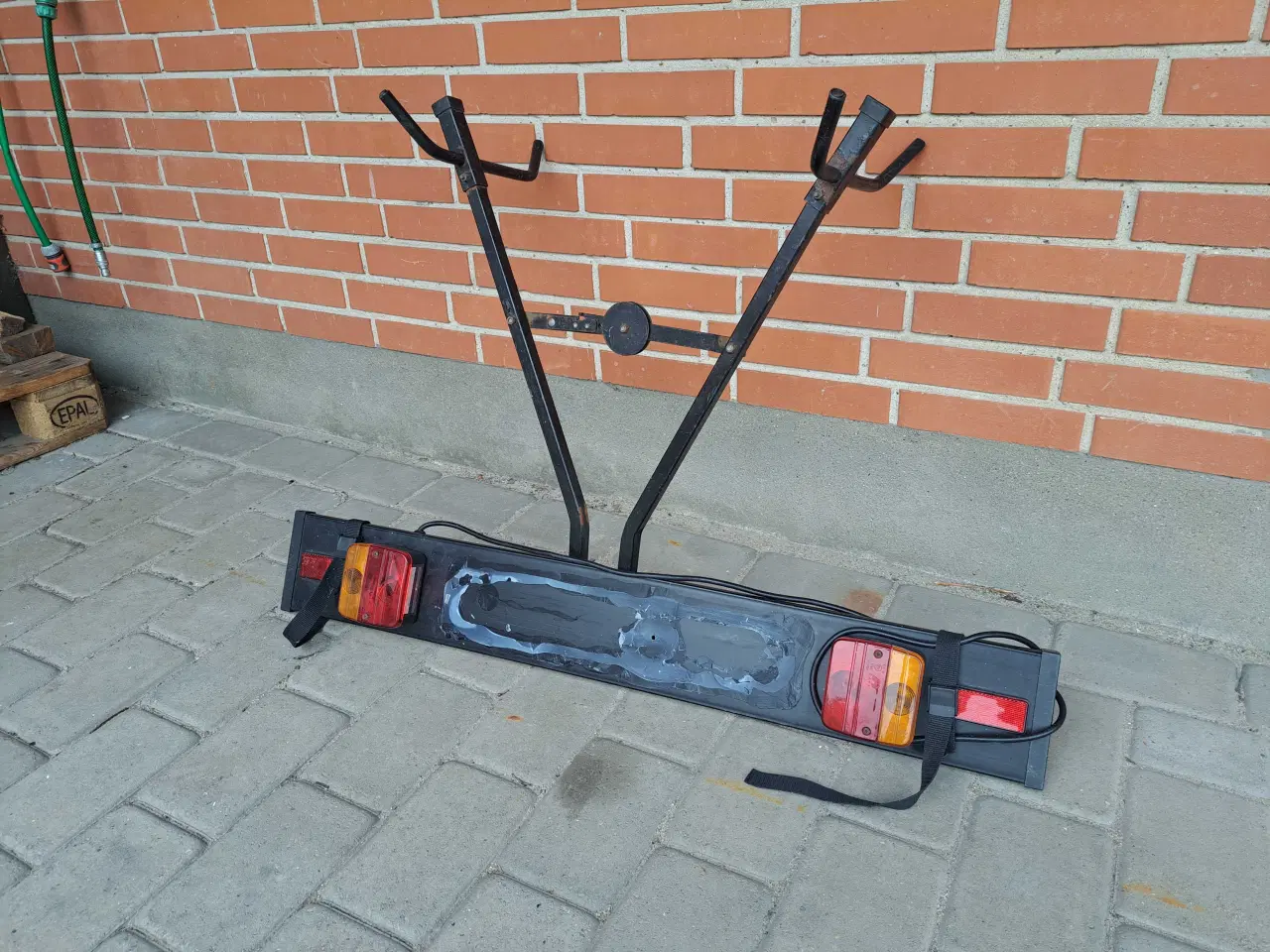 Billede 1 - Lygtebom og cykelholder 