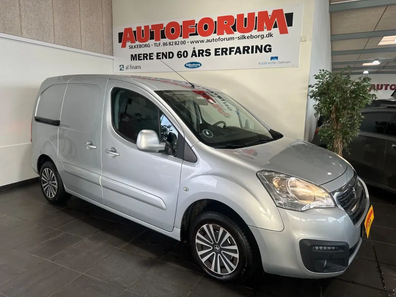 Billede 1 - Peugeot Partner 1,6 BlueHDi 100 L1 Premium ESG Van