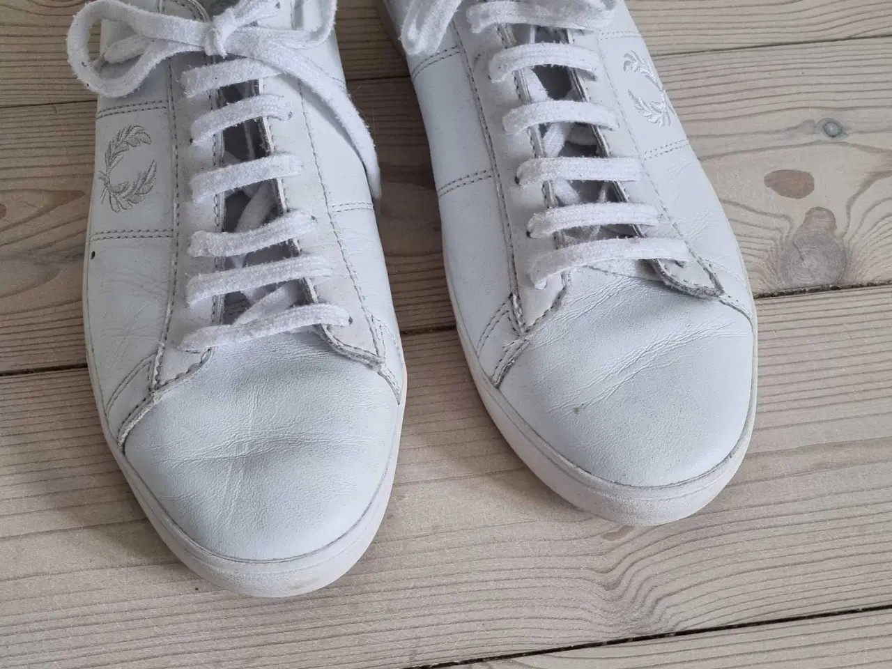 Billede 1 - Fred Perry sneakers. Hvide. Str. 41. Kun brugt 4 g