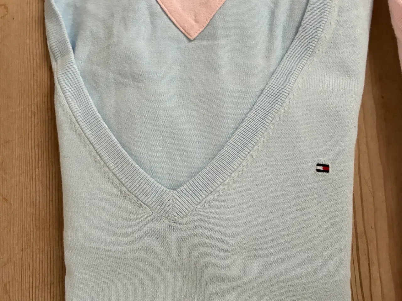 Billede 2 - Tommy Hilfiger golfbluser 