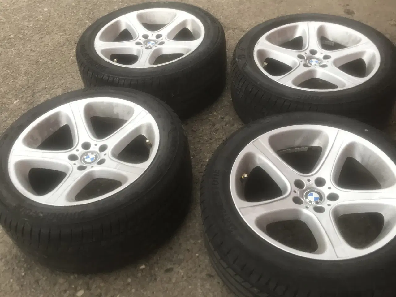 Billede 1 - BMW X5  Fælge med dæk Jeg 4 stk flotte sommerdæk t