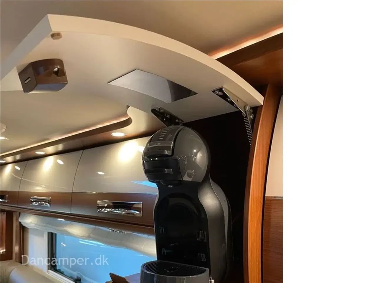 Billede 32 - 2025 - Carthago liner-for-two 53 L   Fabriksny luxuscamper Førpris Kr. 2.995.000,- MESSEPRIS kr. 2.750.000,- SPAR kr. 245.000,-