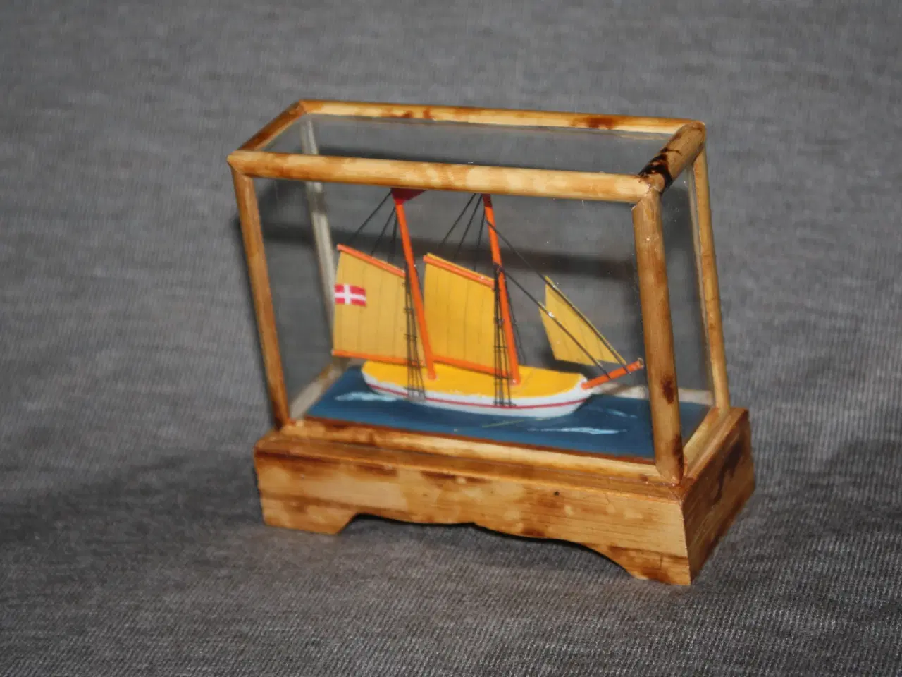 Billede 2 - Skib figur i glas montre 10 cm x 9 cm x 4 cm