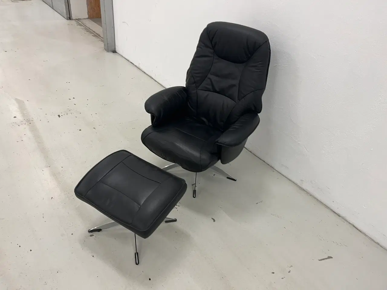 Billede 5 - Freja lænestol m/skammel dreje/vippefunktion.