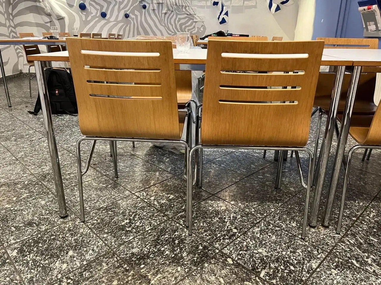 Billede 3 - 2 stk. spisebord med 8 stk. stole