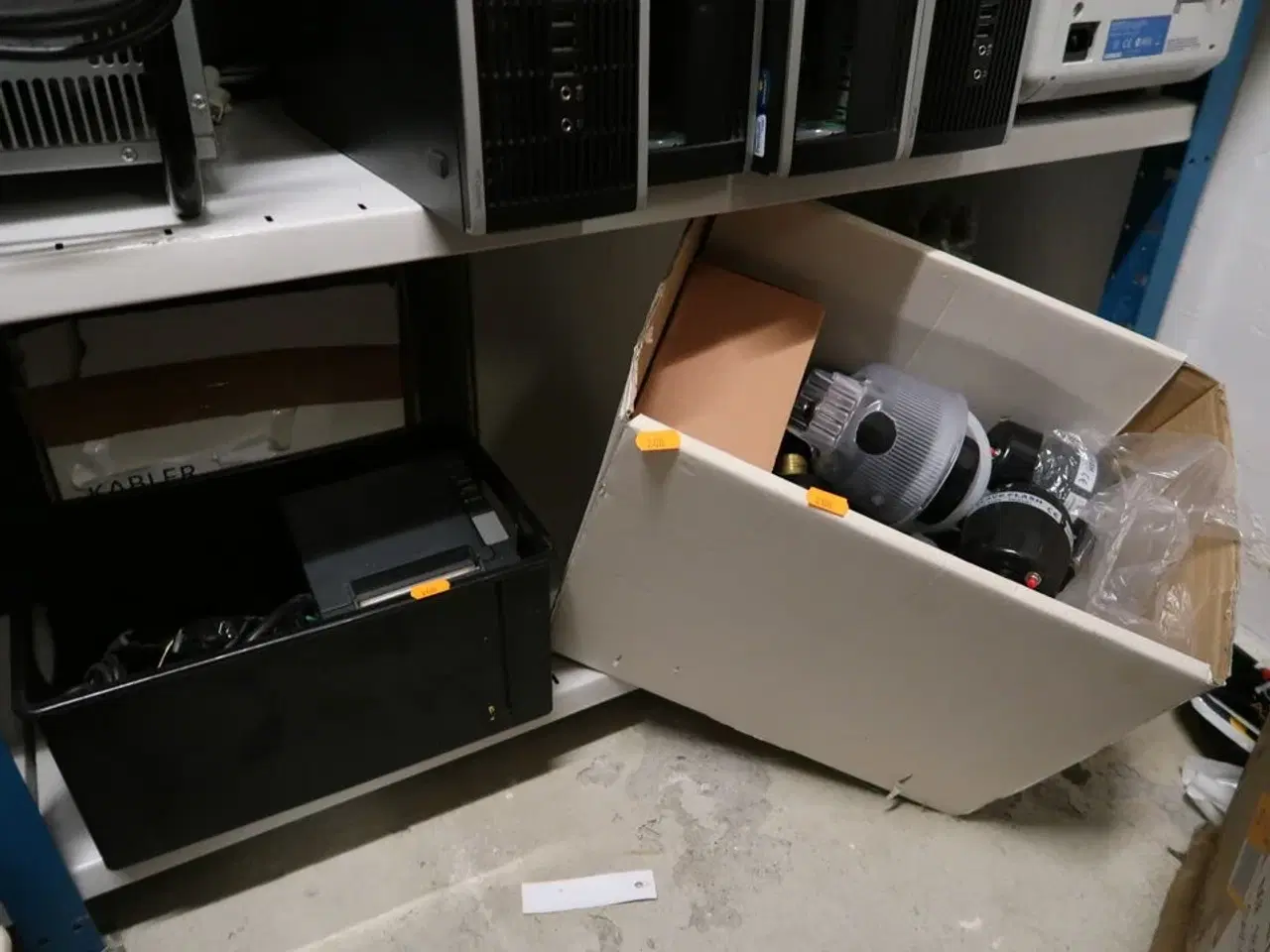 Billede 1 - 2 stk. kasser med div. Elektronik