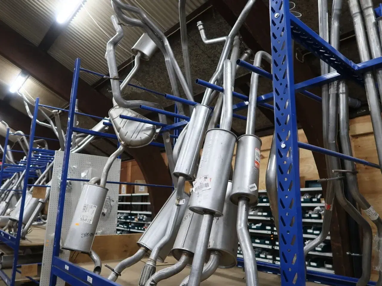 Billede 4 - Indhold i lagerreol