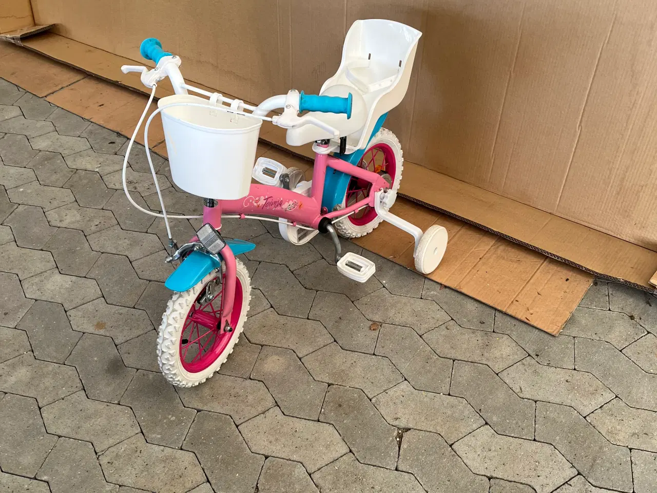 Billede 2 - Børnecykel med tilbehør