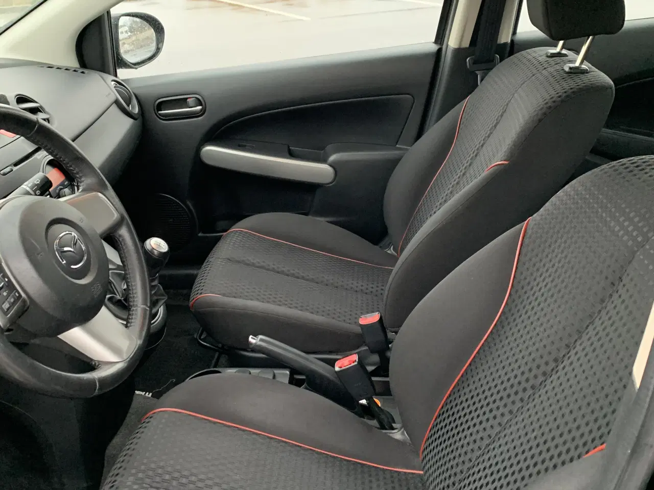 Billede 5 - MAZDA 2 Sort 5 døre