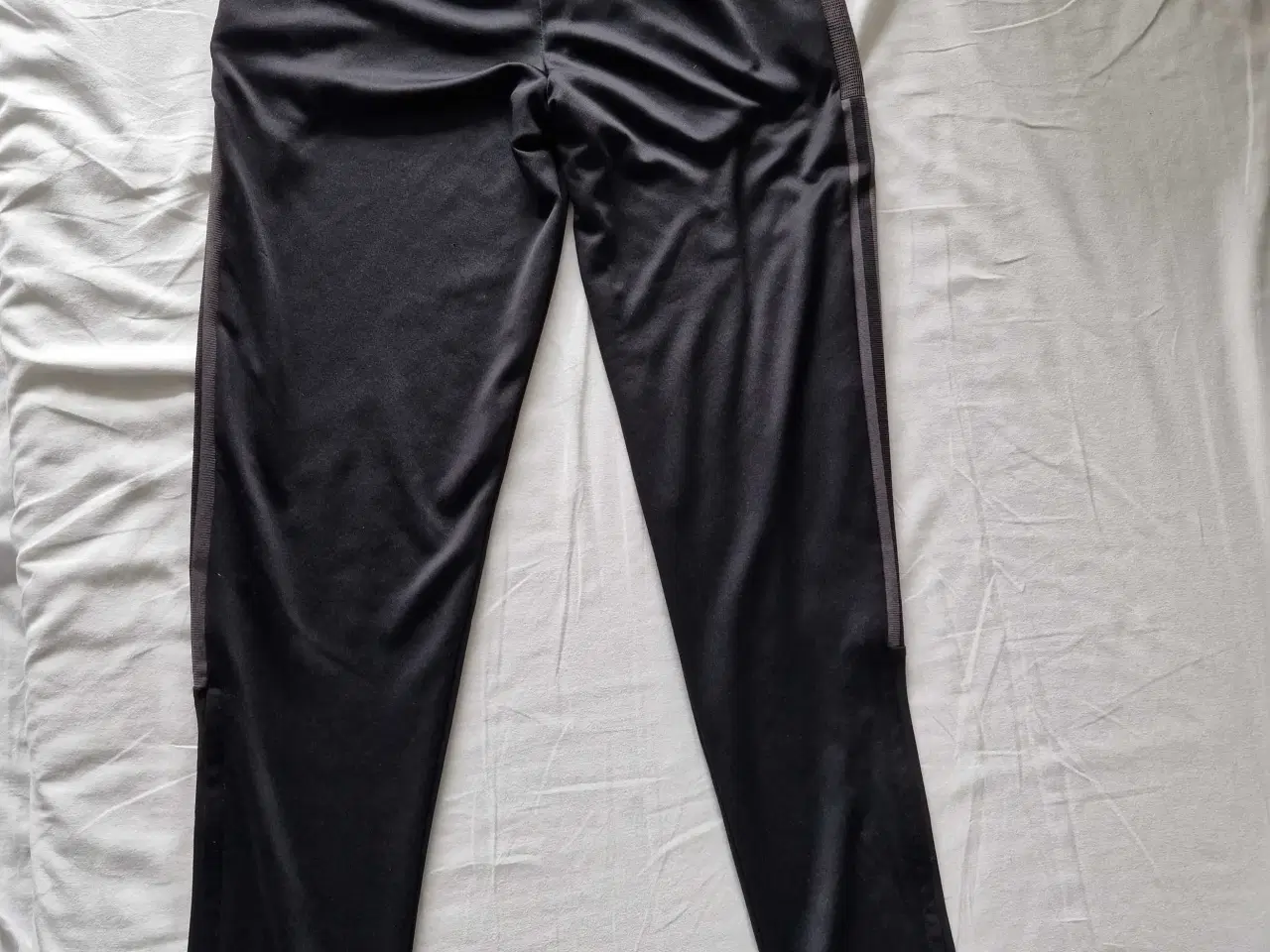 Billede 2 - Adidas bukser str 176
