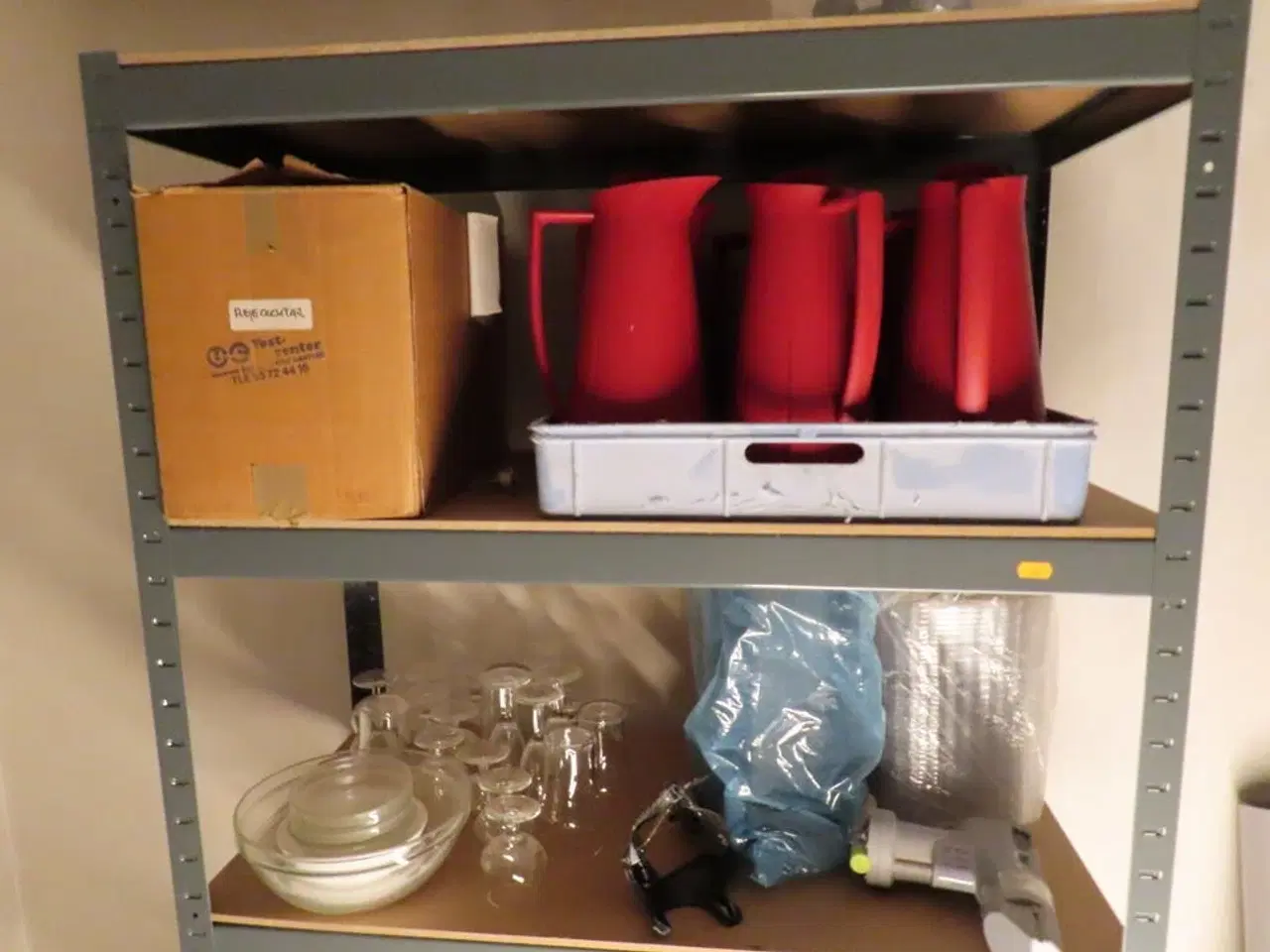 Billede 3 - 2 stk. reoler med indhold