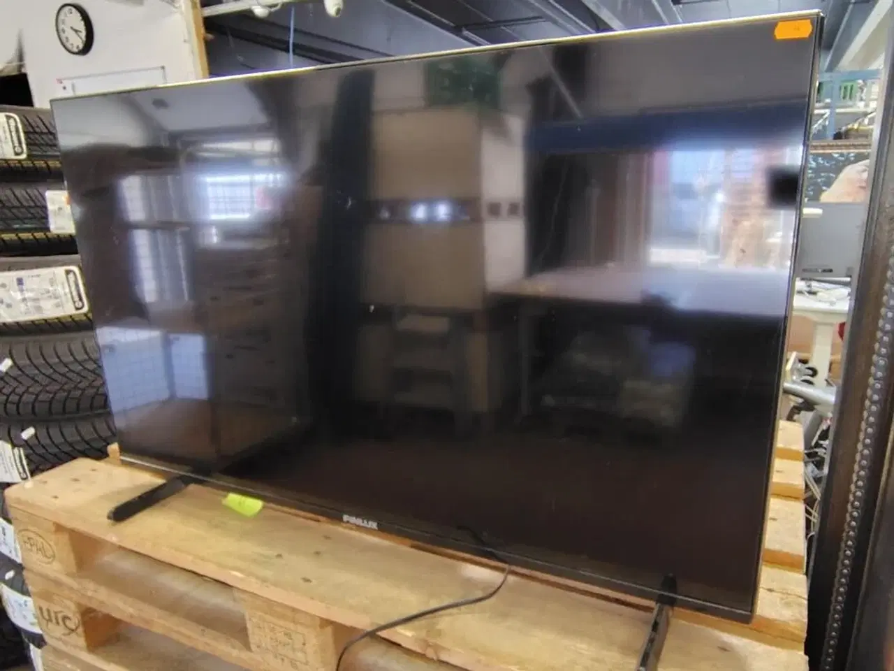 Billede 1 - TV 43" FINLUX FQG-9460 på fod