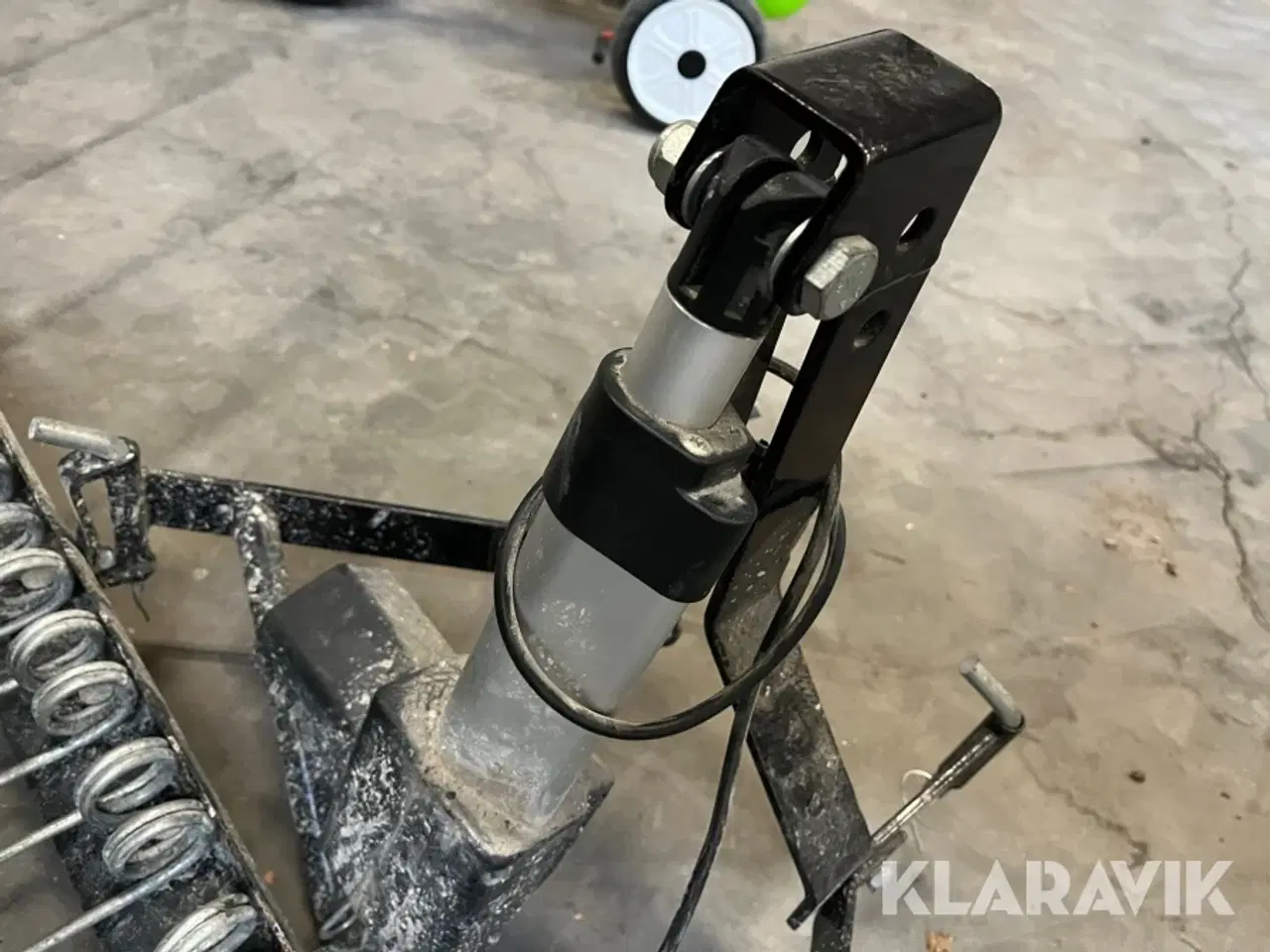 Billede 12 - Gårdrive og vogn