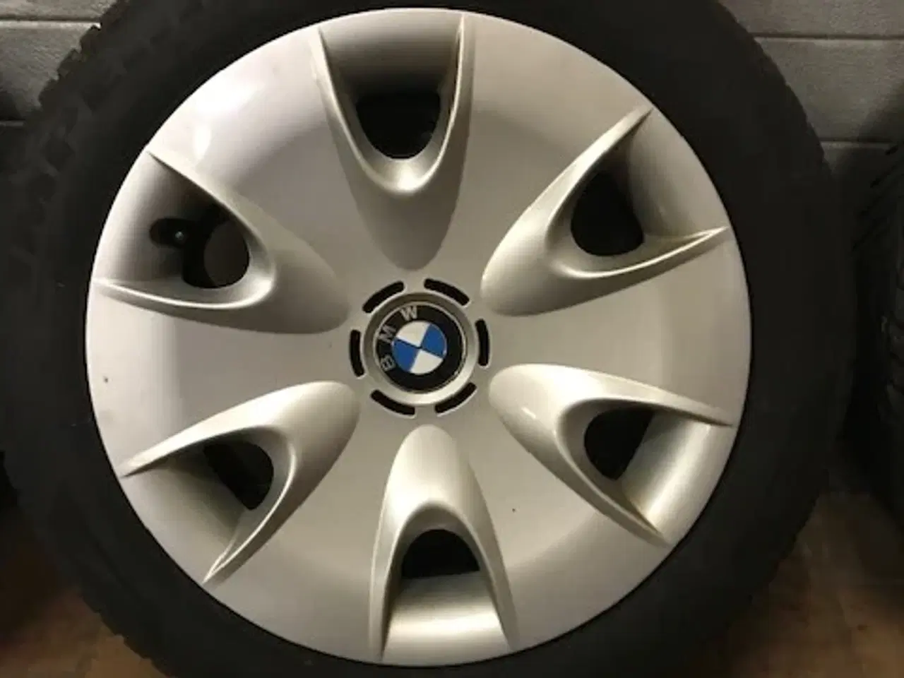 Billede 1 - BMW 1 serie van 16" stålhjul med kapsler