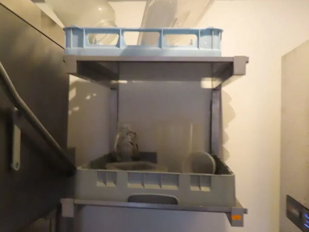 Billede 10 - Industriopvaskemaskine, HOBART AMX-10 inkl. bord og bakker