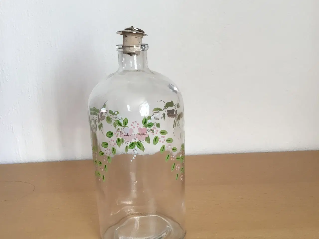 Billede 2 - Klukflaske, klart glas med blomsterdekoration