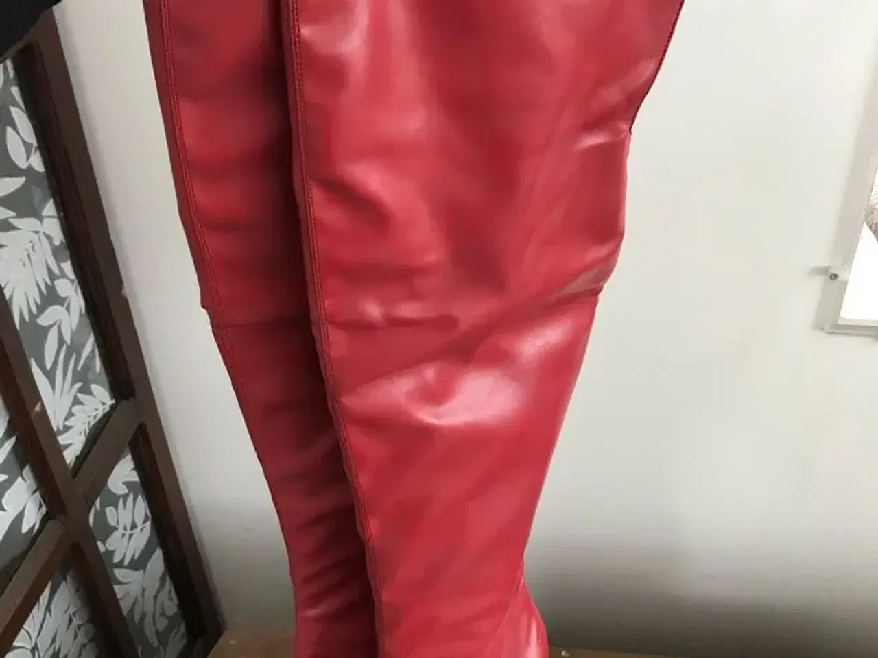 Billede 4 - Super lækre rød langskaftet skind støvle