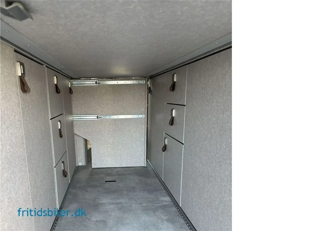 Billede 12 - 2024 - Hymer Yosemite   Hymer Yosemite med alt udstyr under 6 m med langsgående senge