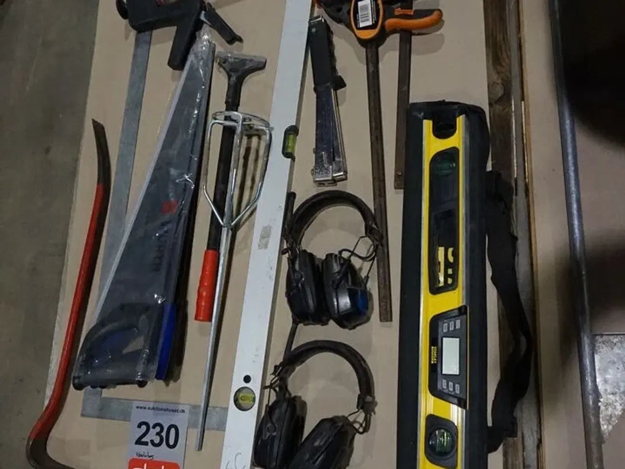 Billede 4 - Ass. Håndværktøj fra firmabil samt trillebør