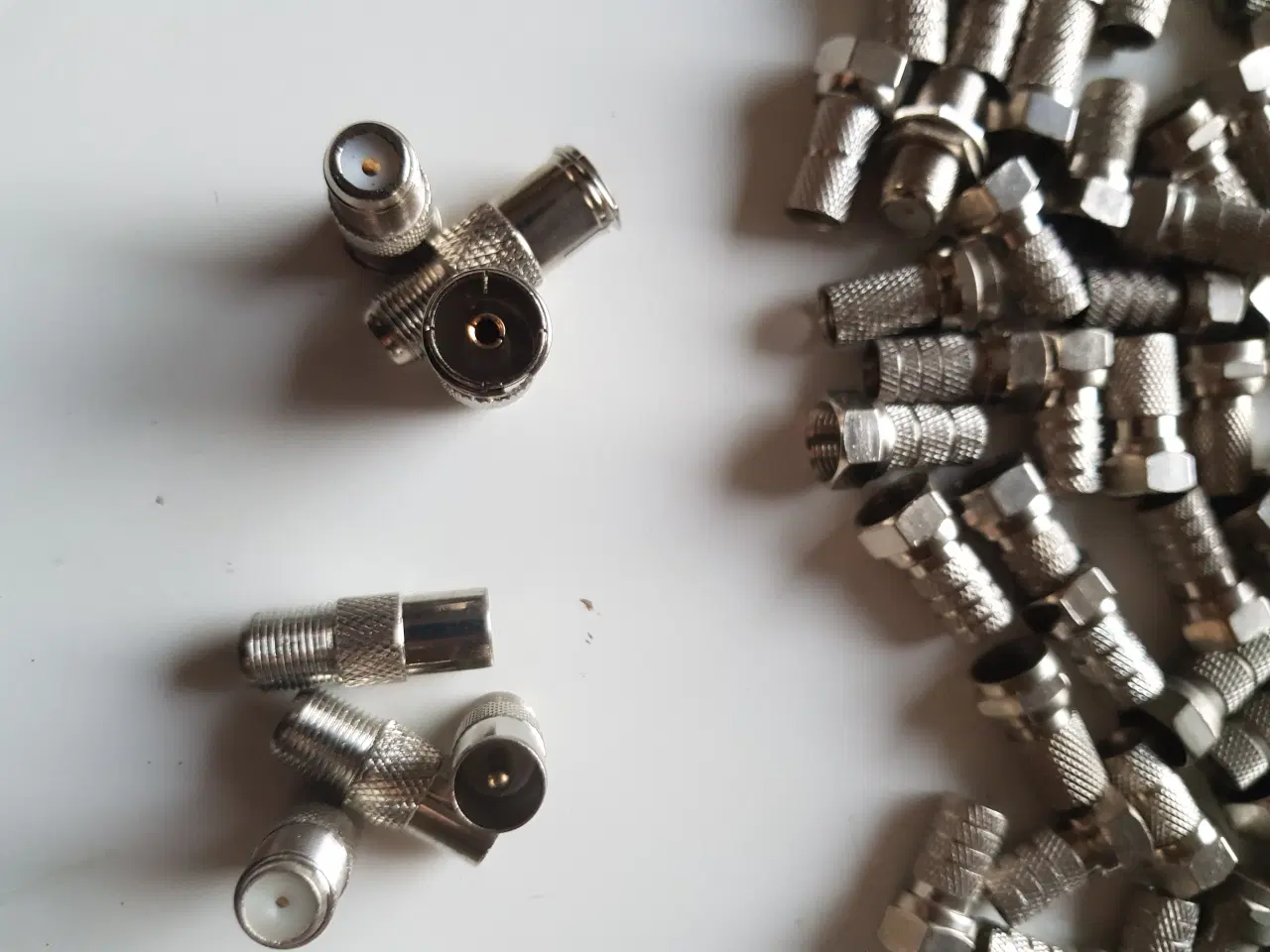 Billede 9 - UHF kabel,antennestik,F2,adaptere,samle led o.m.a.