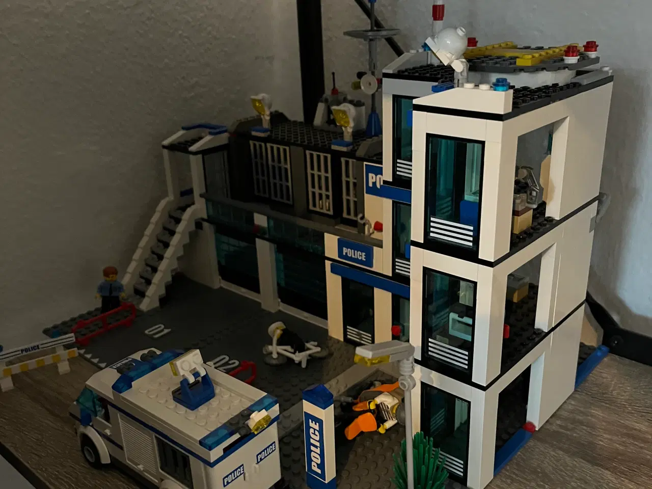 Billede 7 - LEGO City brandstation og politistation 