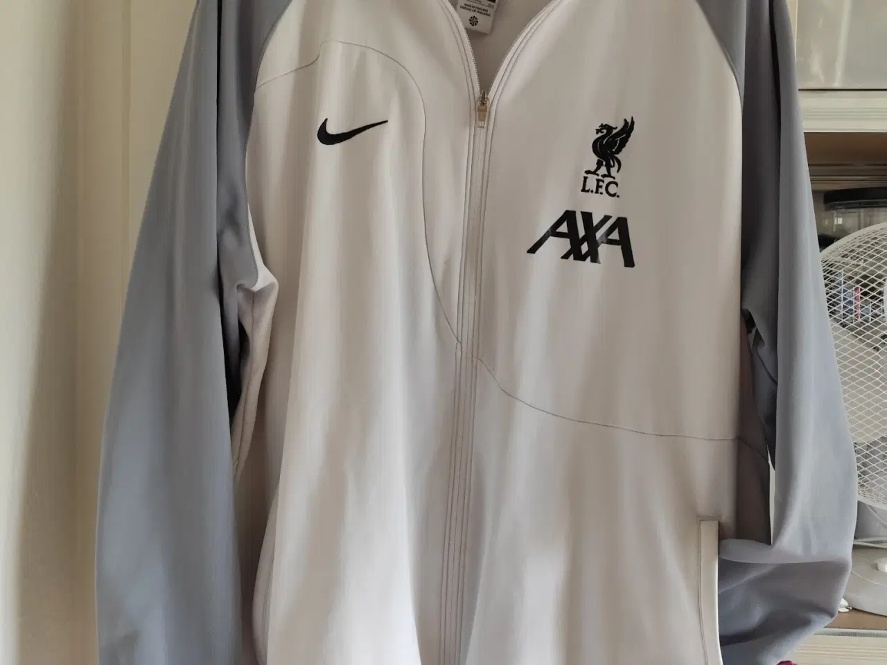 Billede 1 - Liverpool træningstrøje, hvid og grå