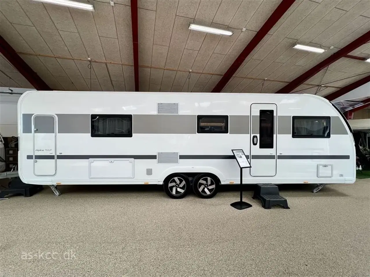 Billede 2 - 2024 - Adria Alpina 753 UP ALDE   Alpina 753 UP årg. 2024. 6 sovepladser 10 siddepladser. Mach Plus kr. 5.442,- er lagt i prisen.
