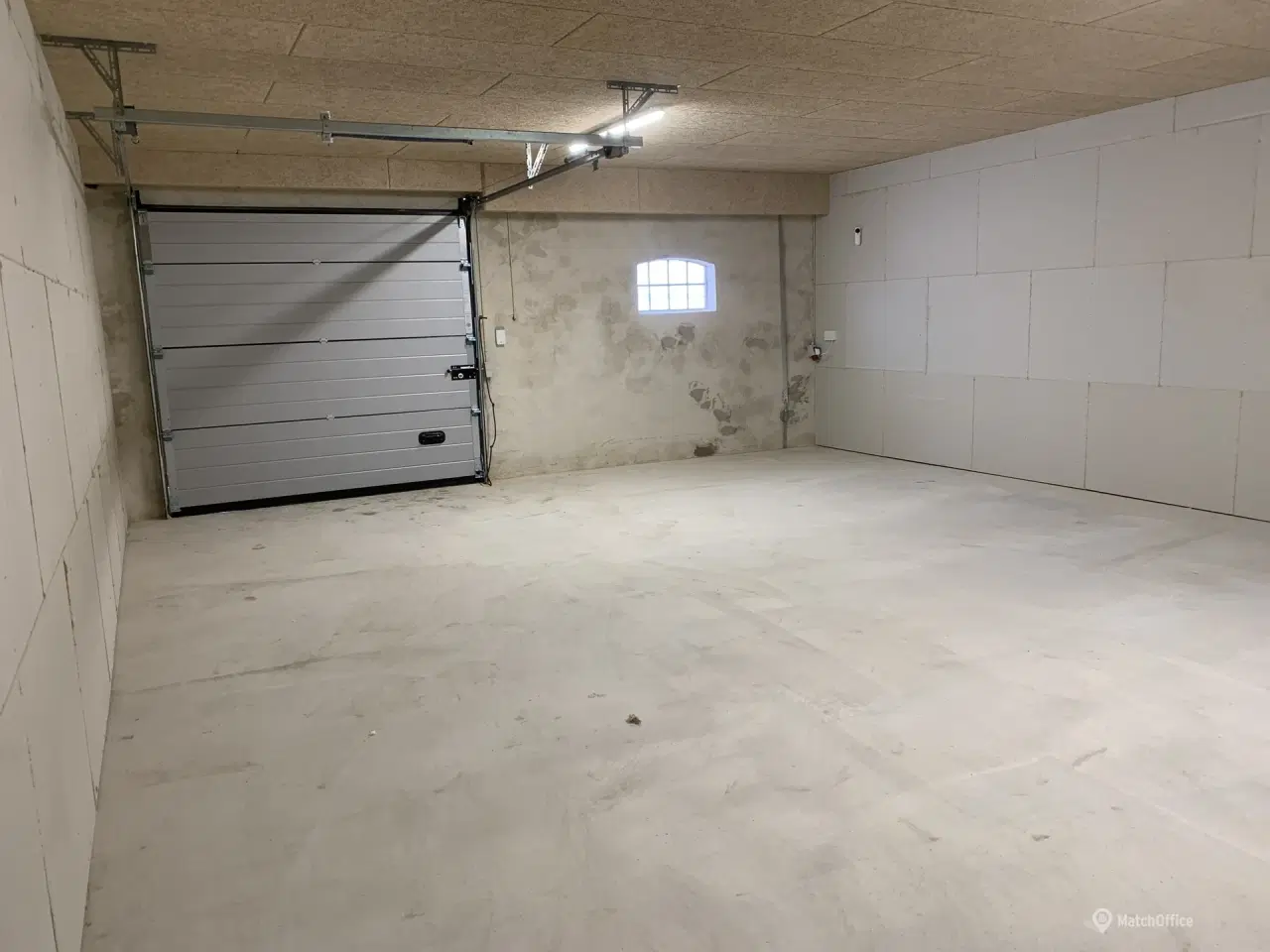 Billede 5 - Fine søjlefri lokaler i muret bygning