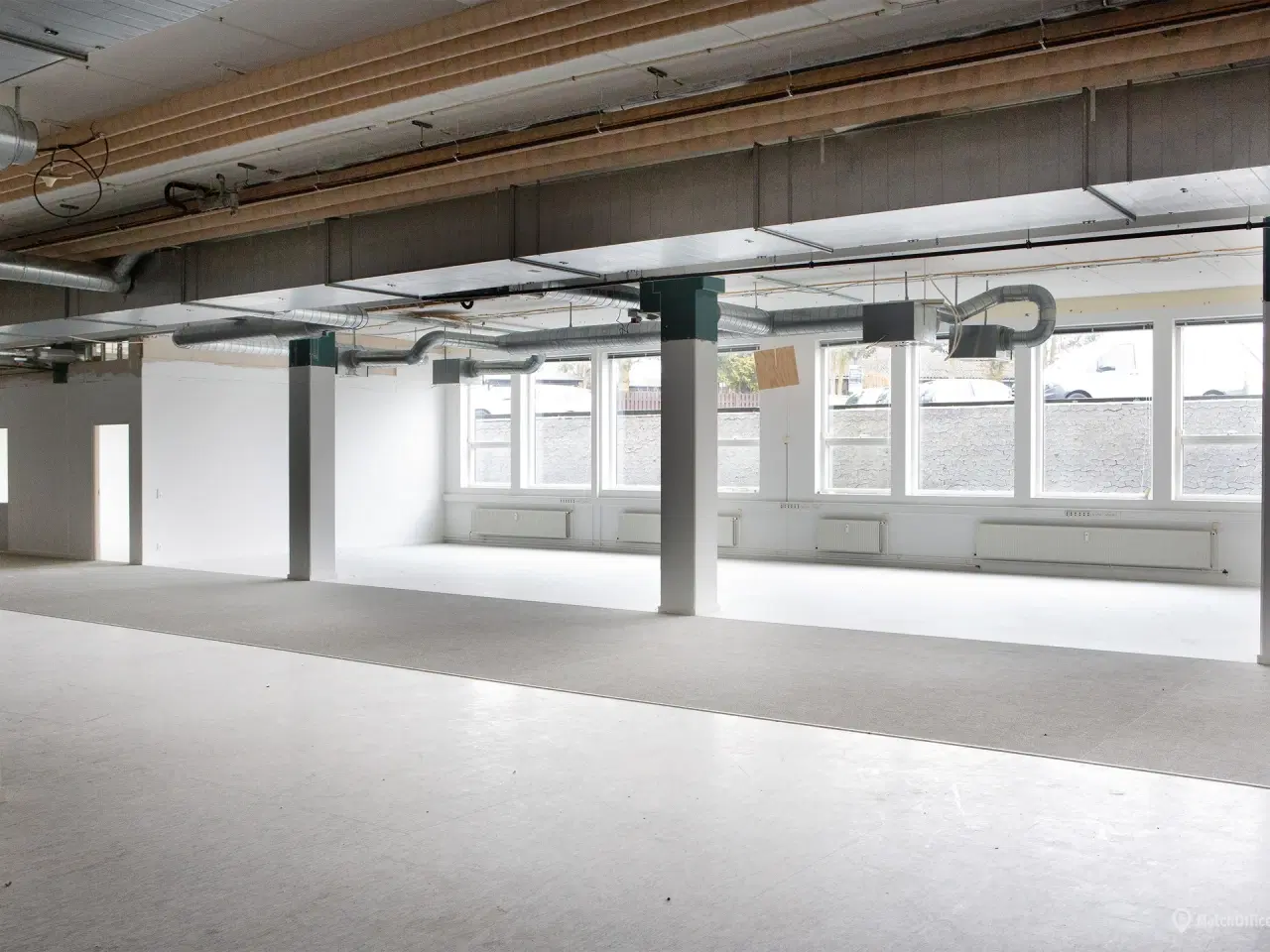 Billede 1 - Veleksponeret og markant kontorlejemål med højt til loftet ved ydre Ringvej