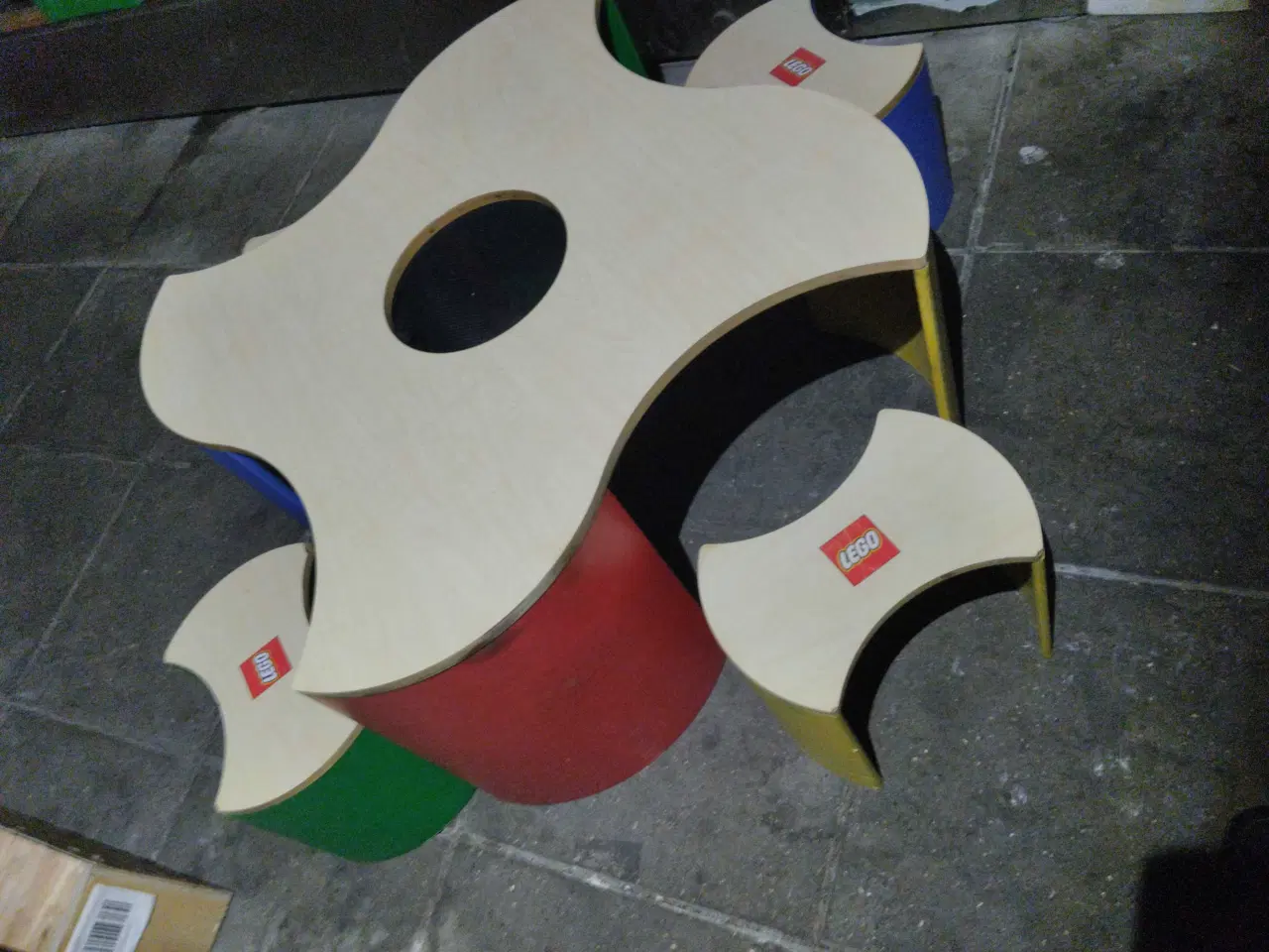 Billede 3 - Lego bord med 4 skamler