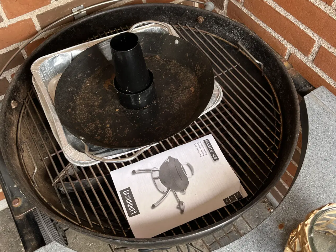 Billede 3 - Weber kuglegrill med bord