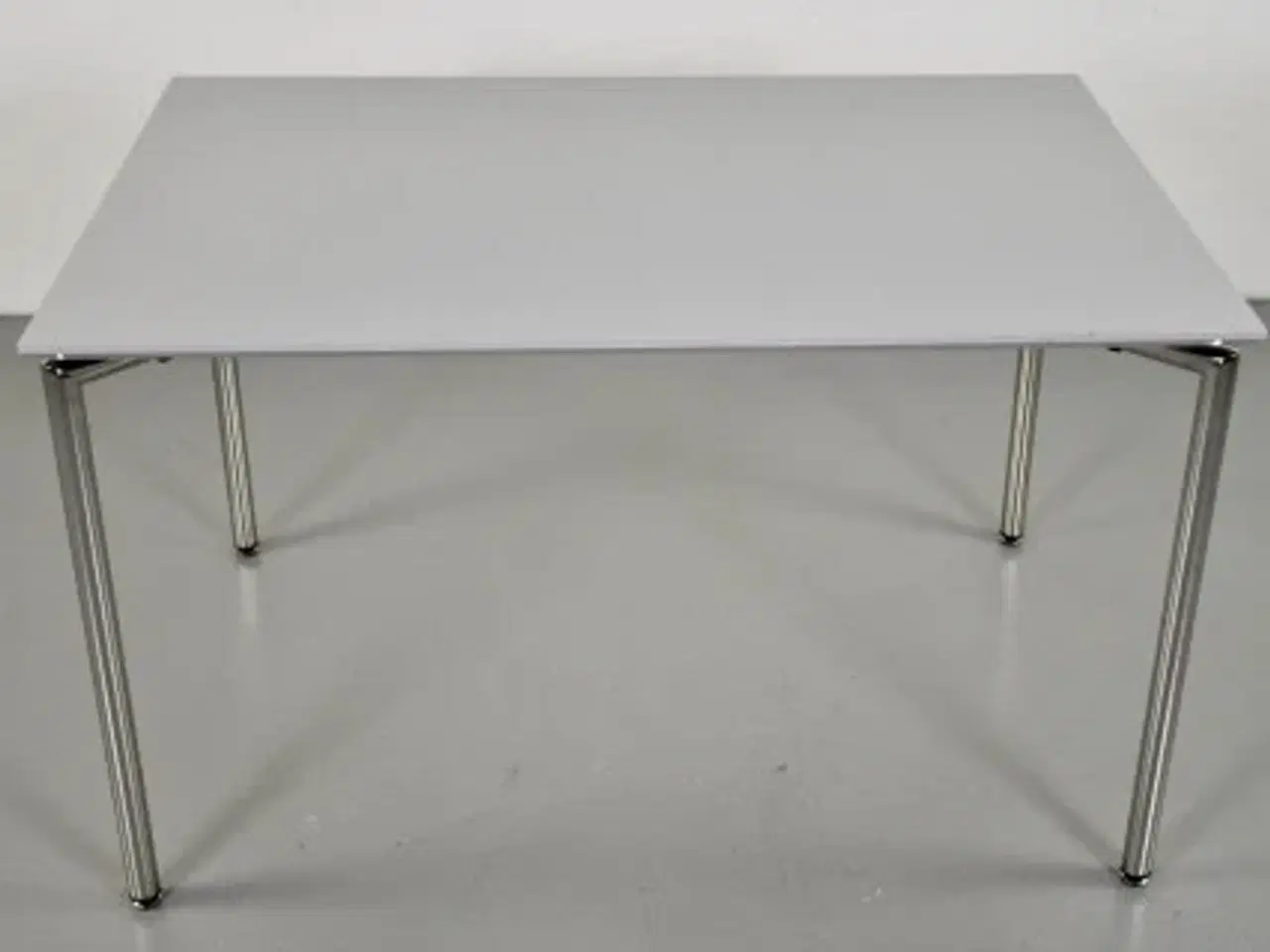 Billede 4 - Konferencebord med grå plade og ben i krom