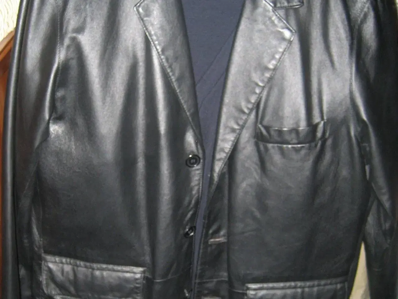 Billede 1 - sort læder habit jakke str 52   
