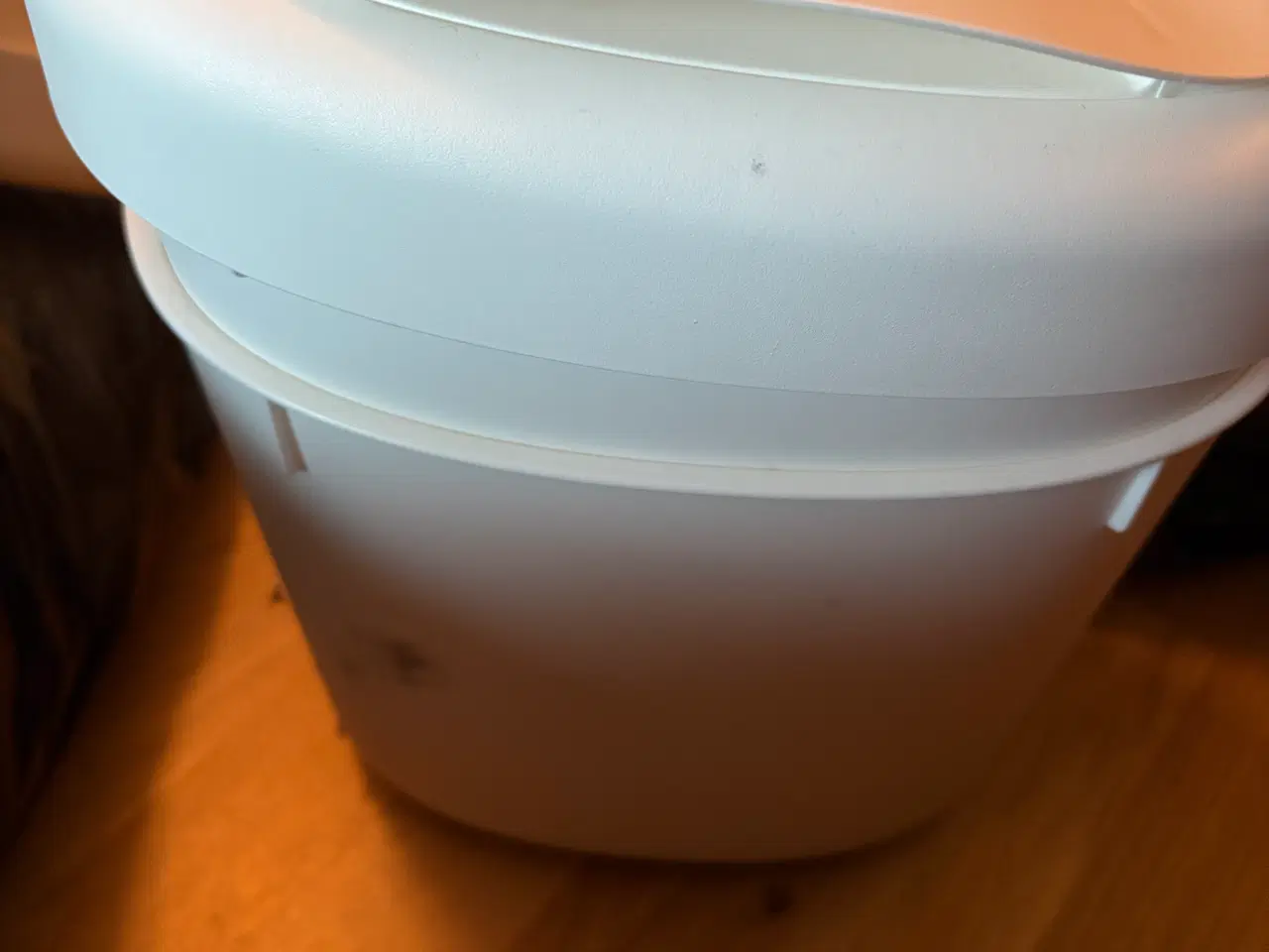 Billede 2 - Skraldespande x2 til puslebordet. 