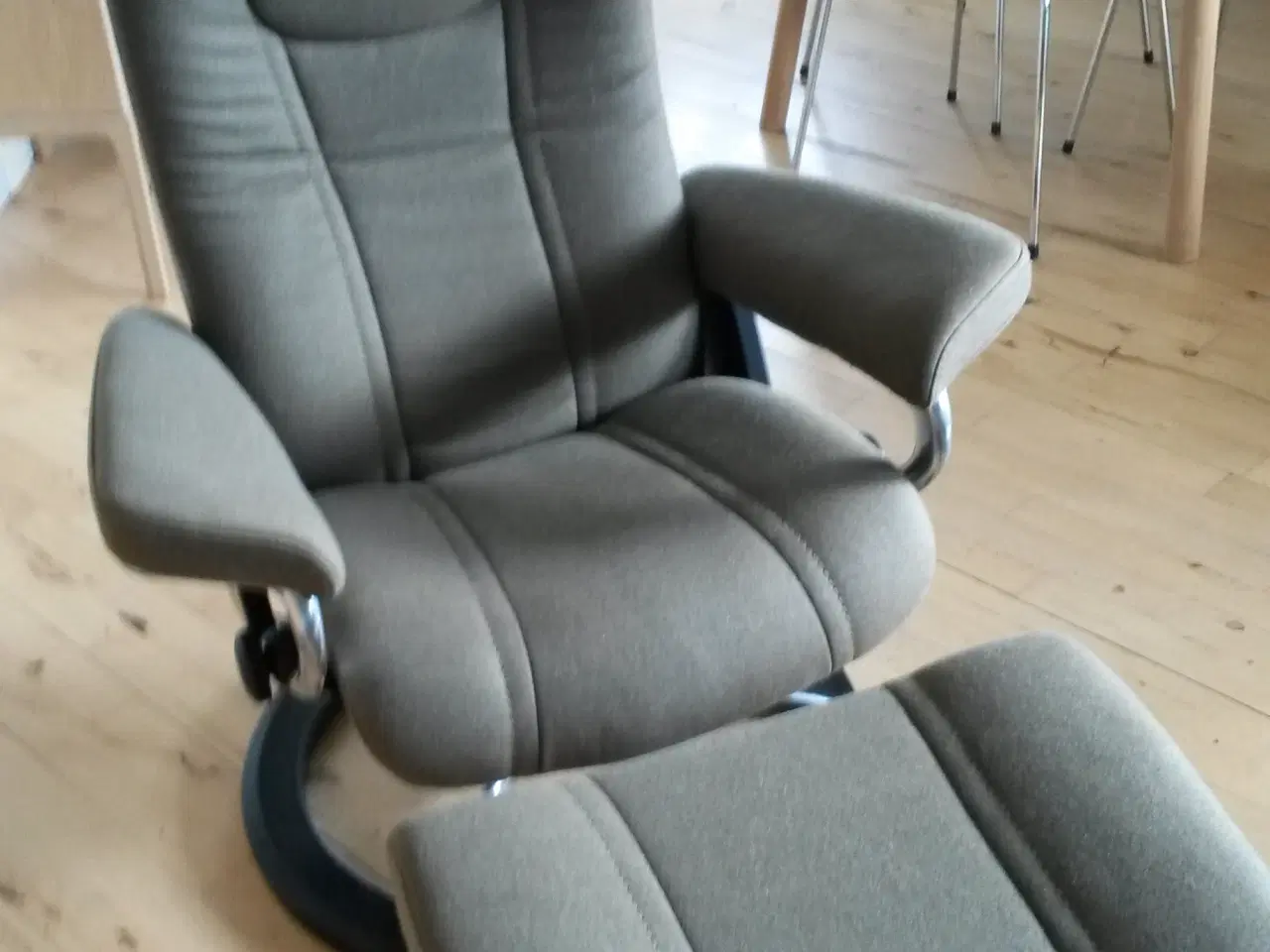 Billede 1 - som ny stressless wing med skammel i green stof.