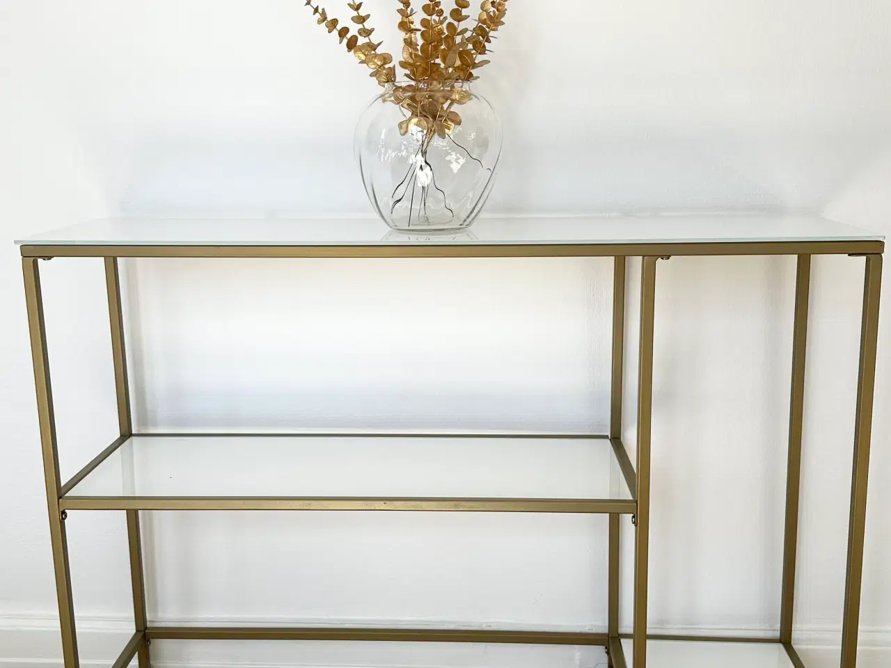 Billede 2 - Reol i glas med guld stel