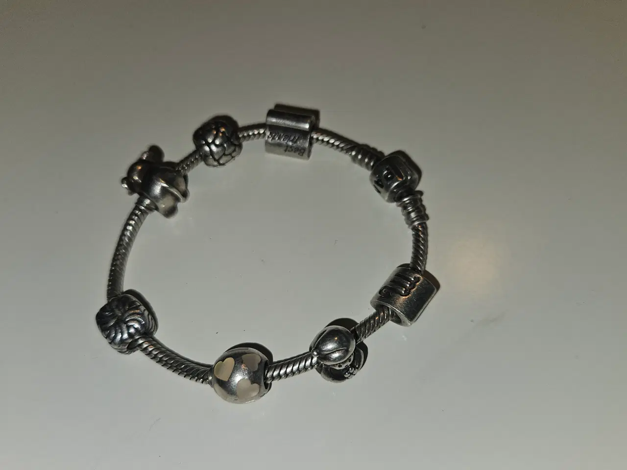 Billede 3 - Pandora Snake Sølv armbånd med 7 charms