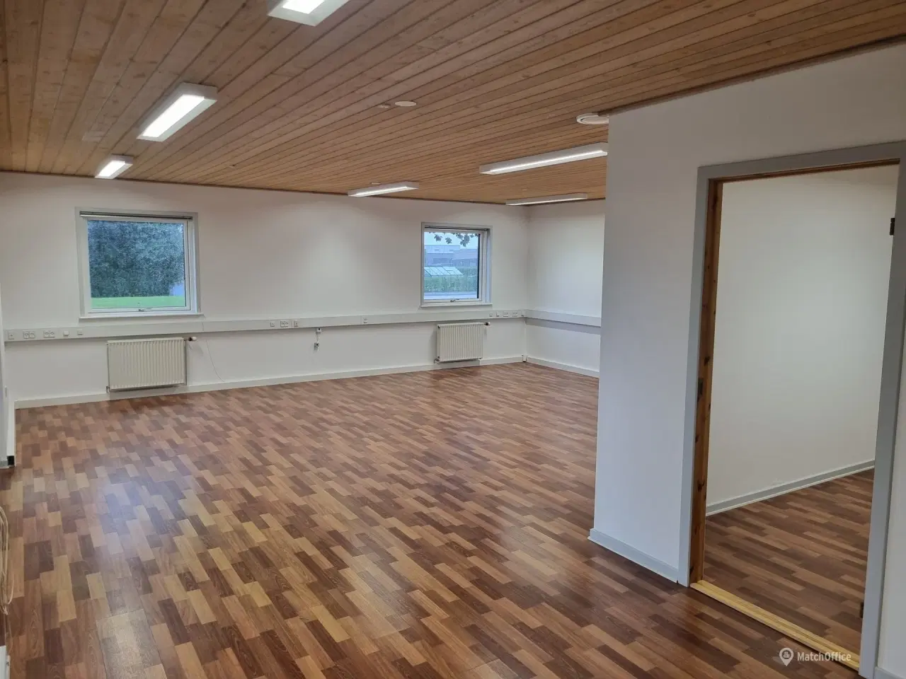 Billede 7 - Lagerbygning med porte og ramper udlejes