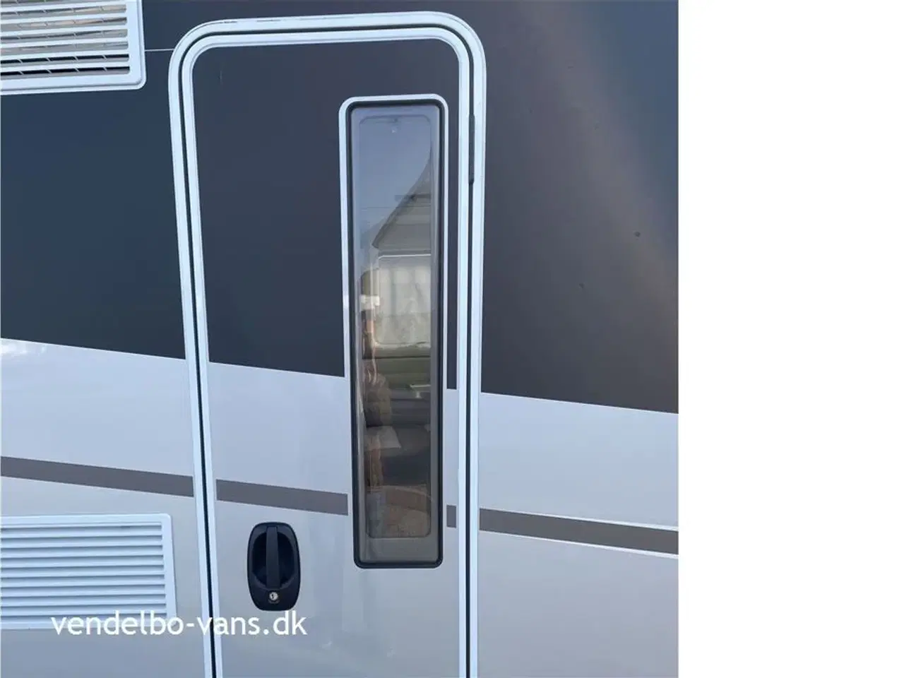 Billede 4 - 2024 - SunLight I 69 L Adventure Edition Integreret Adventure Edition med fritstående Queens Bed over garagen