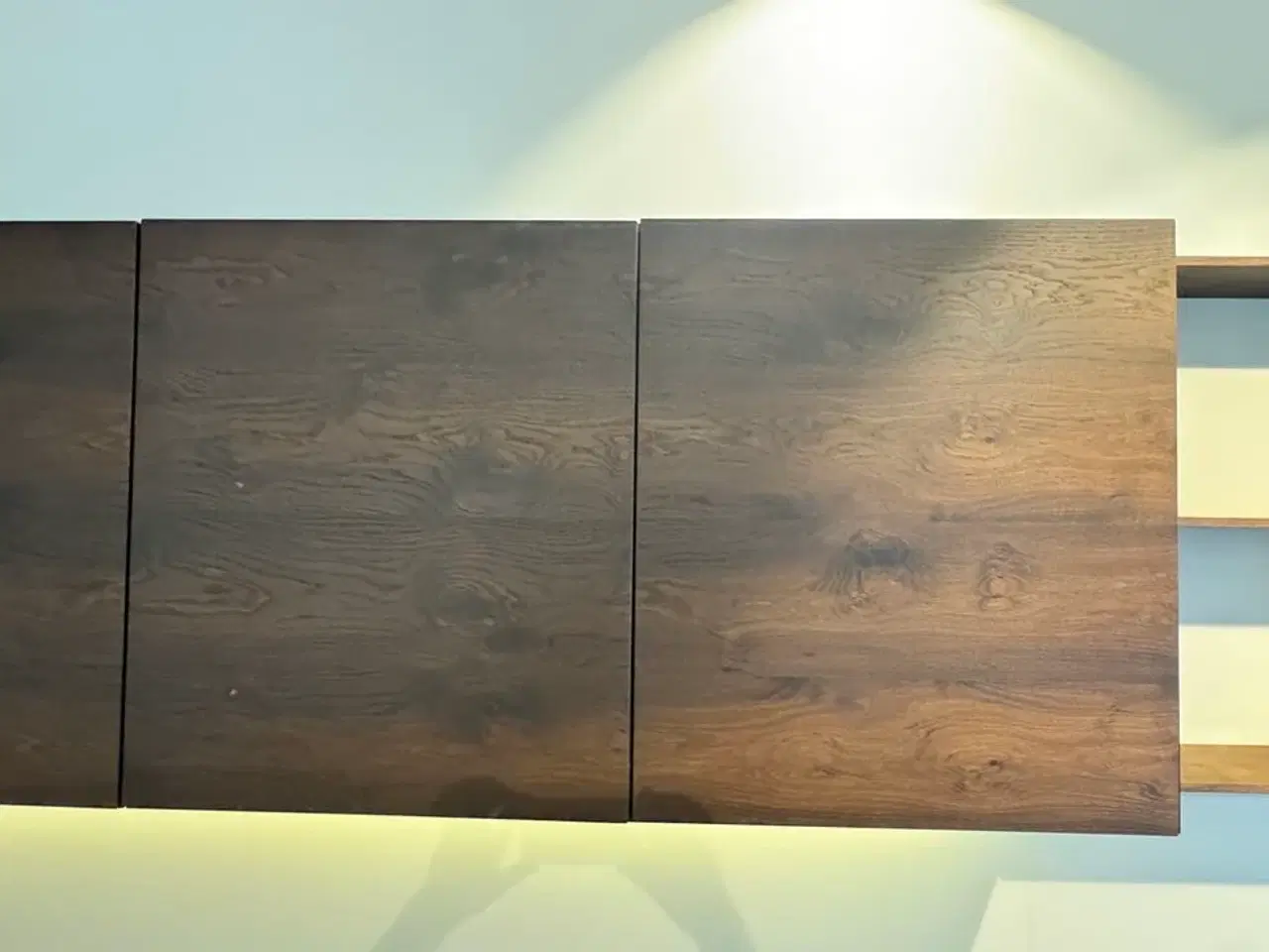 Billede 4 - Boform snedker væghængt møbel i røget eg